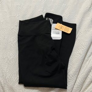 Fabletics High Waisted Powerhold Capri - NWT